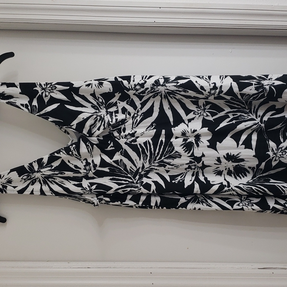 RonniNicole black and white sleeves dress